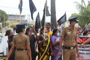 காணாமல் ஆக்கப்பட்டவர்களின் உறவினர்கள் முல்லைத்தீவில் போராட்டம்(Video)