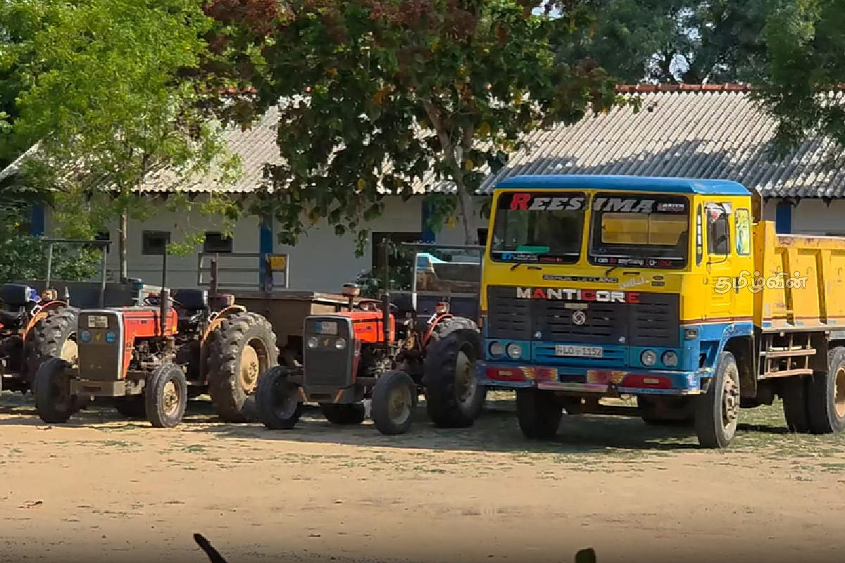 மூதூர் மஹாவலி கங்கை பகுதியில் சட்டவிரோத மணல் அகழ்வு | Illegal Sand Mining In The Mahaweli River மூதூர் மஹாவலி கங்கை பகுதியில் சட்டவிரோத மணல் அகழ்வு | Illegal Sand Mining In The Mahaweli River