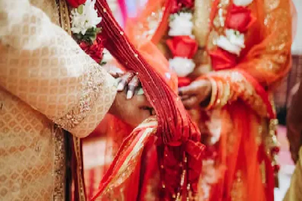 மேடையில் மணமகன் கேட்ட அந்த வார்த்தை - திருமணத்தை நிறுத்திய மணப்பெண்! | Bride Call Off Wedding For Dowry Uttar Pradesh மேடையில் மணமகன் கேட்ட அந்த வார்த்தை - திருமணத்தை நிறுத்திய மணப்பெண்! | Bride Call Off Wedding For Dowry Uttar Pradesh