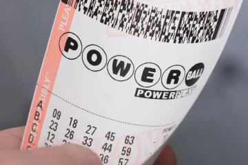 லொட்டரிச்சீட்டு வாங்கியதையே மறந்துவிட்ட பெண்: கணவர் கொடுத்த இன்ப அதிர்ச்சி...