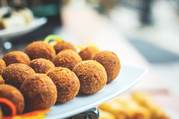 කඩතොළු නොවෙන විදිහට ලස්සනට කට්ලට් බැදගන්නේ කොහොමද?