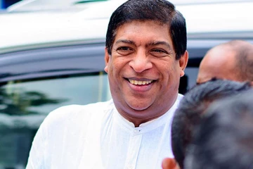 සුළු මොහොතකට පෙර රවී කරුණානායක අත්අඩංගුවට