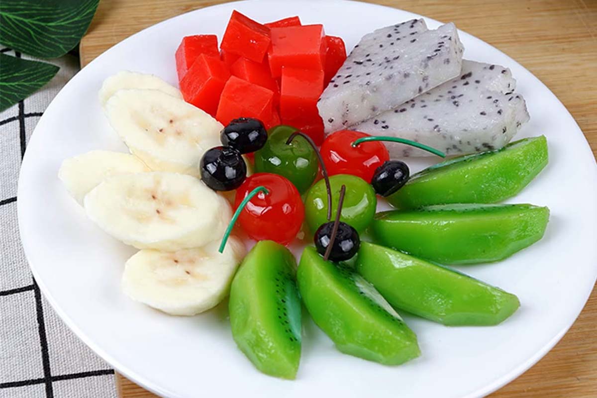 கோடை காலத்தில் பழங்களை இப்படி சாப்பிடுறீங்களா? நஞ்சாக மாறும் எச்சரிக்கை | Cut Fruits Store Do Not Eat Summer Season