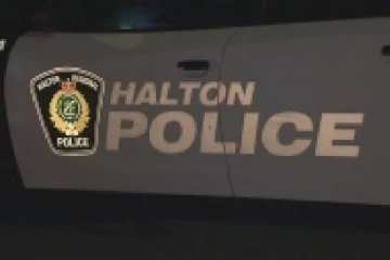 கனடாவில் பொலிஸார் மீது பட்டாசு வீசிய இளைஞர் ஒருவருக்கு நேர்ந்த கதி!