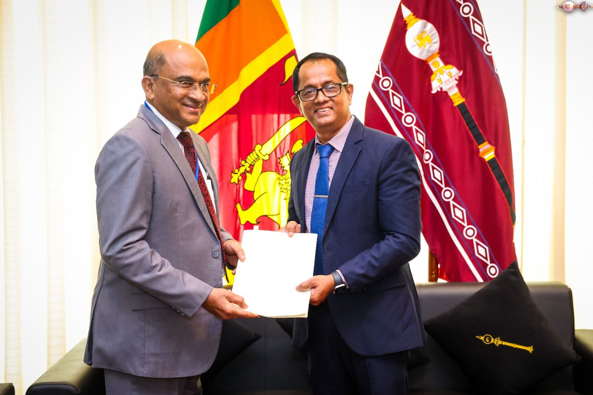 රාජ්‍ය රහස් රකින්නට විගණන කොමිසමේ නව සාමාජිකයන් දිවුරුම් දෙයි | Audit Commission New Members Take Oath