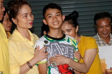 தாய்லாந்து குகையில் சிக்கி மரணத்தை வென்ற சிறுவன்... பிரித்தானியாவில் நேர்ந்த துயரம்