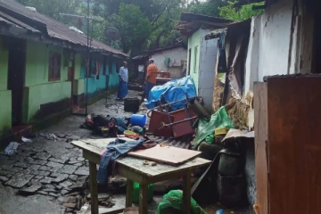 திடீர் தீ விபத்தில் 25 லயன் வீடுகள் தீக்கரை