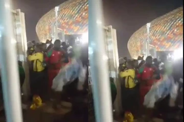 முண்டியடித்த ரசிகர்கள்; கால்பந்து மைதானத்தில் 6 பேர்  பரிதாப பலி!