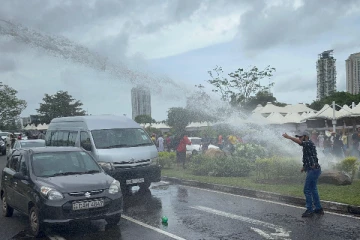 கொழும்பு போராட்டத்தில் பதற்றம் ; வேலையற்ற பட்டதாரிகள் மீது நீர்த்தாரை பிரயோகம்