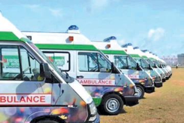 எரிபொருளிற்காக  வரிசையில்  காத்திருக்கும் நோயாளர் காவுவண்டிகள்