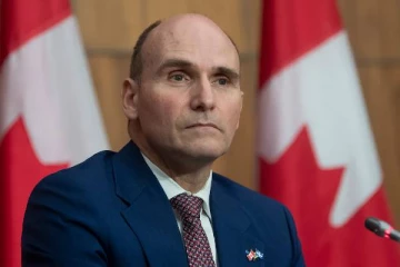 கனேடிய சுகாதார அமைச்சர் ஏற்பட்ட நிலை... 10 நாட்களாக தனிமையில்!