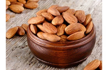 பாதாம் பருப்பை தோலுடன் சாப்பிட்டால் நடக்கும் ஆபத்துகள் என்ன?