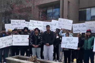 பிரதமரின் முடிவை எதிர்த்து கனடா முழுவதும் ஆர்ப்பாட்டங்கள்