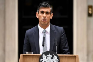 இலவசமாக கொடுங்கள்: பிரித்தானிய மாணவர்களுக்காக பிரதமர் ரிஷியிடம் பிரபலம் ஒருவரின் கோரிக்கை