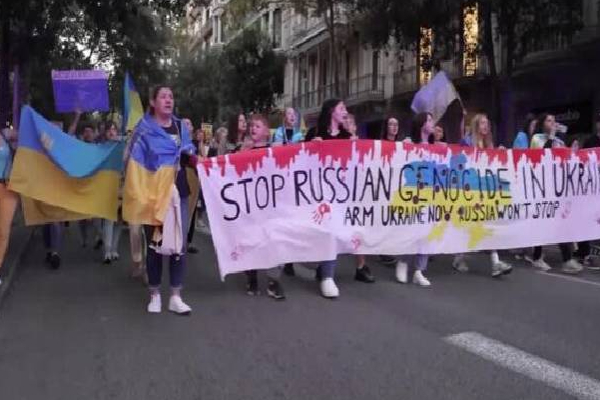 புடினுக்கு எதிராக வெளிநாடொன்றில் களமிறங்கிய மக்கள்! | Spain People Rally Against Russia President Putin