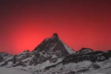 செக்கச் சிவந்த வானம் ;அரிய நிகழ்வைக் கண்டுகளித்த மக்கள்