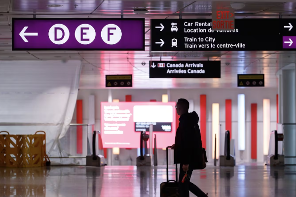 கனடா முழுவதும் விமான சேவைகள் பாதிப்பு – ஆயிரக்கணக்கான பயணிகள் அவதி | Travellers Face Delays And Cancellations