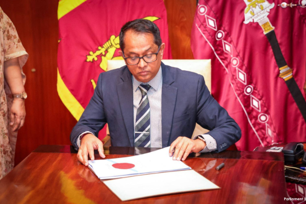 எம்.பி.க்களின் ஓய்வூதியம் இரத்து : சட்டத்தைச் சான்றுரைப்படுத்திய சபாநாயகர் | Mps Pensions Scrapped Speaker Signs Bill