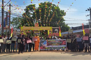 தியாக தீபம் திலீபனின் திருவுருவச் சிலையை அகற்றிய பொலிஸார்! யாழில் இன்றும் பெரும் கண்டனப் போராட்டம்