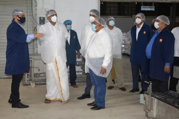 யூசீ ஓட்ஸ் மில்லிங் நிறுவனத்தை பார்வையிட்டுள்ள முக்கிய அரசியல் பிரமுகர்கள்