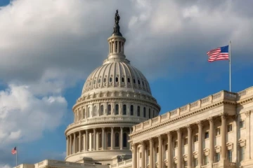 முடங்கும் அபாயத்திலிருந்து தப்பியது அமெரிக்க அரசு