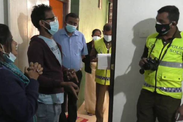 நுவரெலியாவிற்கு சுற்றுலா சென்ற கணவன் - மனைவி விடுதி அறையில் சடலமாக மீட்பு! | Nuwara Eliya Hotel Room Husband Wife Death Police