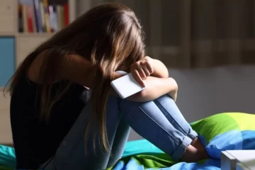 மாணவியின் புகைப்படத்தை ஆபாசமாக மாற்றி சமூக ஊடகங்களில் பரப்பிய இளைஞன்