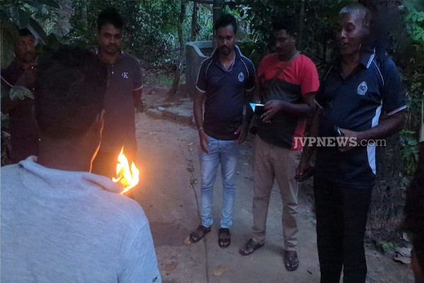 முல்லைத்தீவில் கிணற்றுக்குள் இருந்து வெளியேறும் மண்ணெண்ணெய் | Kerosene Seeping Out Of A Well In Mullaitivu