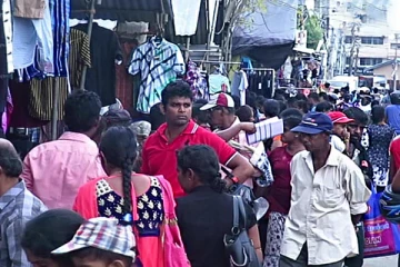 யாழில் மழைக்கு மத்தியில் சூடு பிடிக்கும் தீபாவளி விற்பனைகள்!