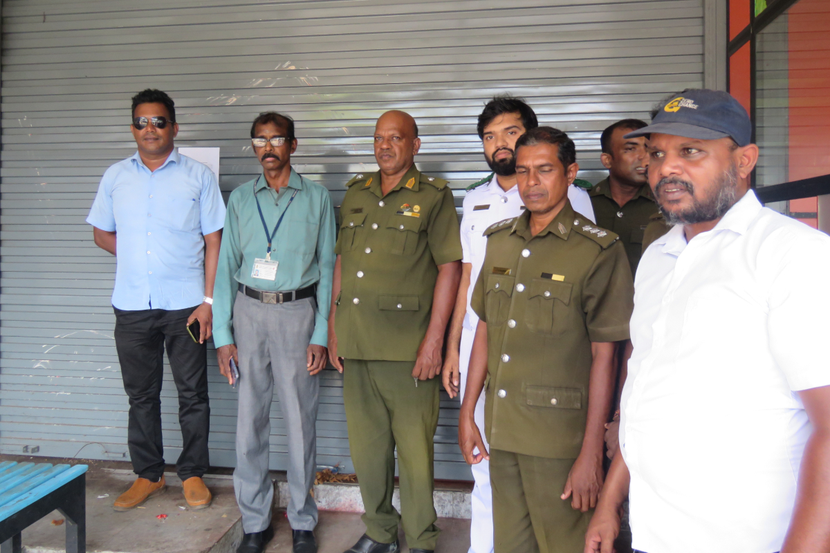 மனித பாவனைக்கு உதவாத உணவு வழங்கிய நிர்வாகி! தற்காலிகமாக மூடப்பட்ட உணவகம் | Batticaloa Restaurant Sealed For 14 Days மனித பாவனைக்கு உதவாத உணவு வழங்கிய நிர்வாகி! தற்காலிகமாக மூடப்பட்ட உணவகம் | Batticaloa Restaurant Sealed For 14 Days