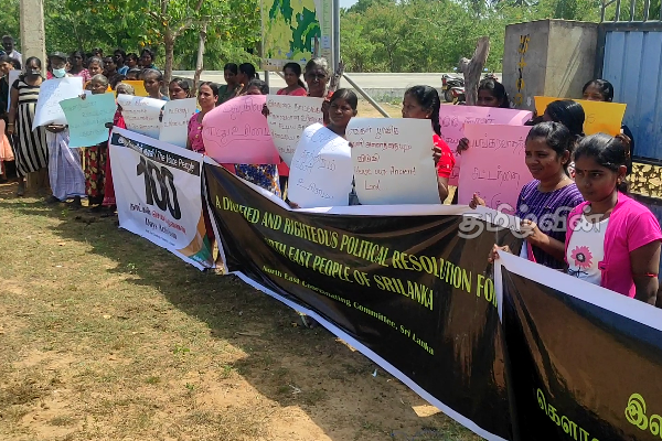 எங்கள் நிலத்தில் இராணுவத்தினர் தேவையில்லை! புதுக்குடியிருப்பில் மக்கள் போராட்டம் (PHOTOS) | Srilank Aarmy Against Protest In Mullaitivu