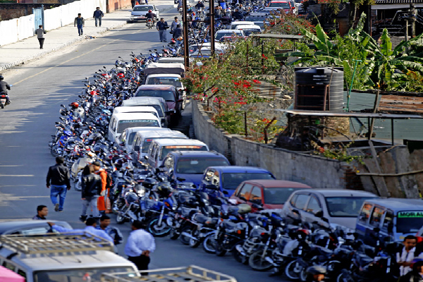 மேலும் ஒருவரின் உயிரை காவு வாங்கிய எரிபொருள் வரிசை!! - ஐபிசி தமிழ்