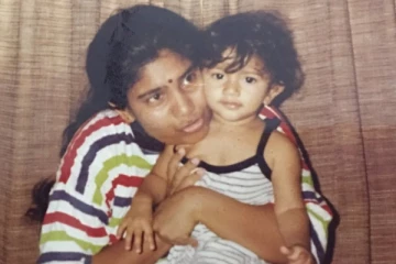 இந்த போட்டோவில் இருக்கும் குழந்தை யார் தெரியுமா.. தமிழில் இப்போது முன்னணி ஹீரோயின் தான்