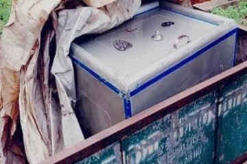 குப்பைத் தொட்டியில் கிடந்த லாக்கர்! உள்ளே இருந்தது என்ன தெரியுமா?