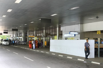 வெளிநாட்டிலிருந்து இலங்கை வந்த விமானத்தில் சிக்கிய மர்மபொருள்