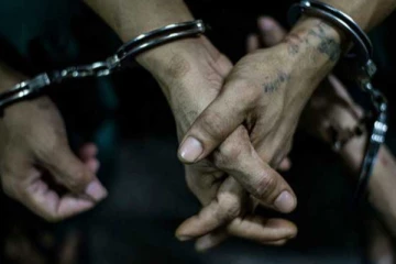 சட்டவிரோத பொருட்களுடன் கைதான சந்தேக நபர் ; பொலிஸ் விசாரணைகள் ஆரம்பம்