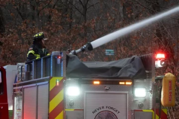 அமெரிக்க கடற்கரையில் பயங்கர காட்டுத்தீ