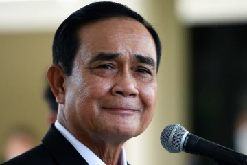 பேஸ்புக்கில் வெளியிட்ட புகைப்படத்தால் தாய்லாந்து பிரதமருக்கு நேர்ந்த கதி