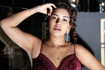 பாடகி கெனிஷாவின் கிளாமர் லுக் புகைப்படங்கள்!! இதோ...