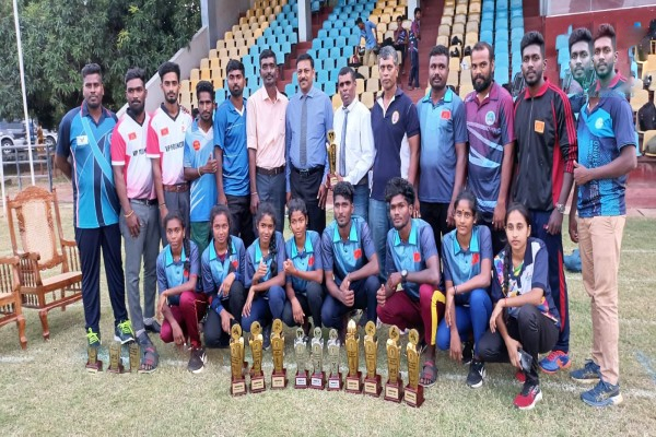 விளையாட்டு விழாவில் சாத்தித்த யாழ்,முல்லைத்தீவு அணிகள்! | Jaffna And Mullaitivu Teams Sports Festival