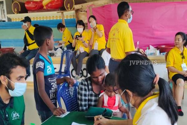 யாழ் பல்கலைக்கழக பெளத்த விகாரையில் மலேசியா வைத்தியர்கள்! | Malaysia Doctors Jaffna University Buddhist Temple