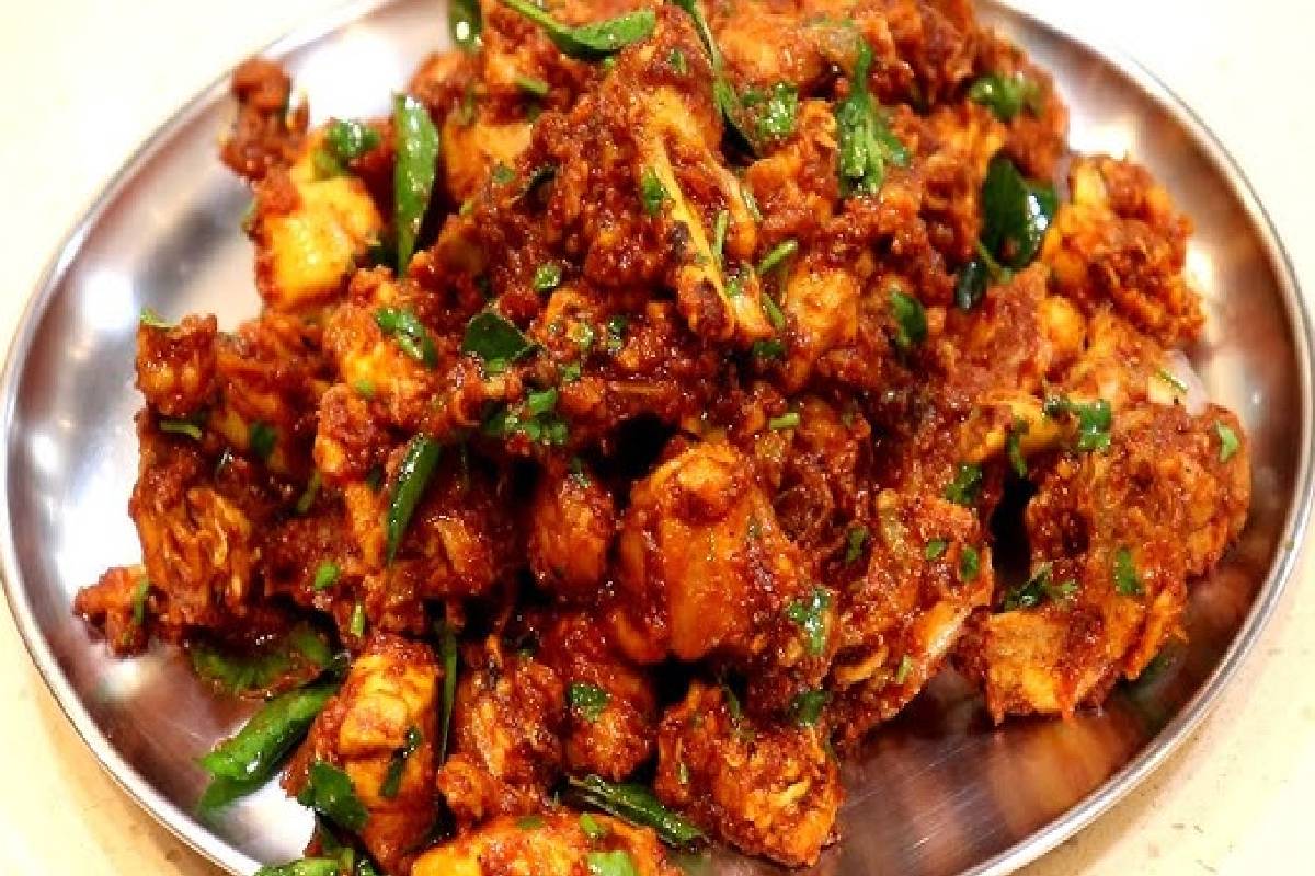 மதுரை பாணியில் காரசாரமான சிக்கன் கொத்துக்கறி... பண்ணலாமா? | Madurai Style Chicken Kothu Kari Recipe In Tamil