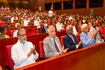 ஜனாதிபதியிடம் இருந்து சாகித்திய ரத்னா விருது பெற்ற தமிழர்!(Photos)