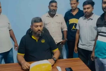 පුත්තලම නගර සභාවේ හිටපු මන්ත්‍රීවරයෙකු කේරළ ගංජා තොගයක් සමඟ අත්අඩංගුවට