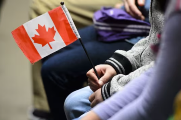 கனேடிய குடியுரிமை தொடர்பில் ஆயிரக்கணக்கான வெளிநாட்டவர்களுக்கு மகிழ்ச்சியை உருவாக்கியுள்ள சட்டம் | Bill C3 To Pathway For Canadian Citizenship கனேடிய குடியுரிமை தொடர்பில் ஆயிரக்கணக்கான வெளிநாட்டவர்களுக்கு மகிழ்ச்சியை உருவாக்கியுள்ள சட்டம் | Bill C3 To Pathway For Canadian Citizenship