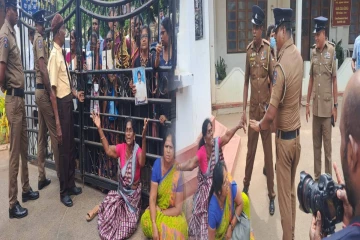 யாழில் போராட்டக்காரர்கள் மீது பொலிஸார் அராஜகம்