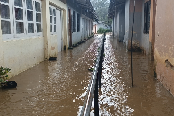 பொகவந்தலாவை கல்லூரிக்குள் வௌ்ளம்; நாளை உயர்தர பரீட்சை நடைபெறுமா? | Bogawantalawa Flooding Al Examination Hall