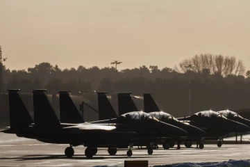 අමෙරිකානු යුද ගුවන් යානා සඳහා ස්පාඤ්ඤය තම ගුවන් සීමාව තහනම් කරයි