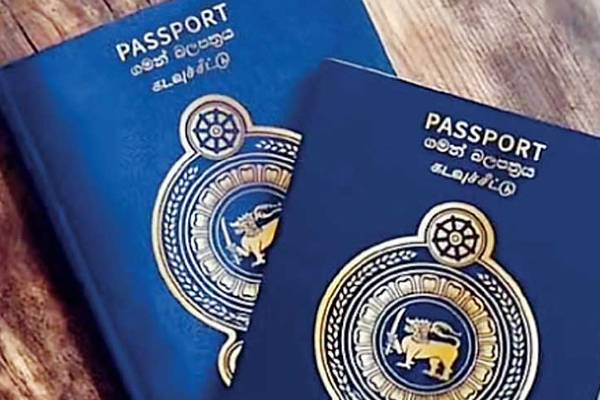 தமிழர் பகுதி வீதியோரத்தில் இருந்து 7 கடவுச்சீட்டுகள் மீட்பு | 7 Passports Recovered From Roadside In Trincomalee