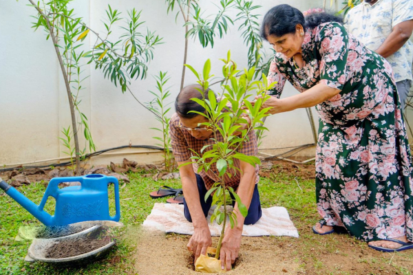 புத்தாண்டு தினத்தில் மைத்திரி செய்த நெகிழ்ச்சி செயல்! | Maithri S Resilience On New Year S Day